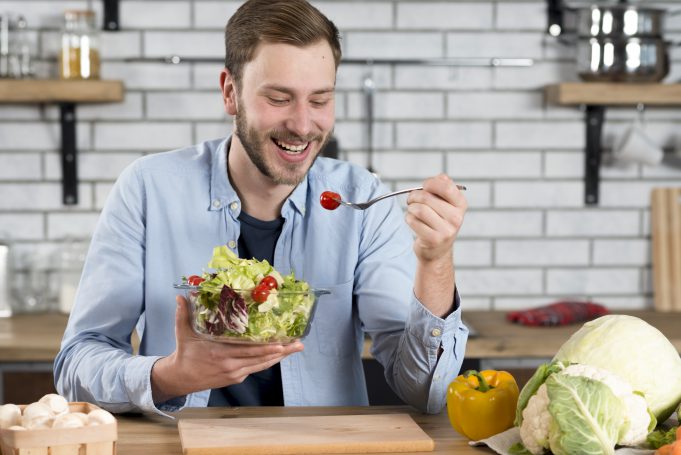 4 Rekomendasi Salad Untuk Program Dietmu