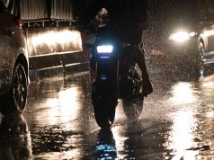 Tips Aman Berkendara Sepeda Motor Saat Hujan