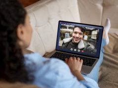 Tips Tetap Langgeng Meski LDR (Long Distance Relationship)