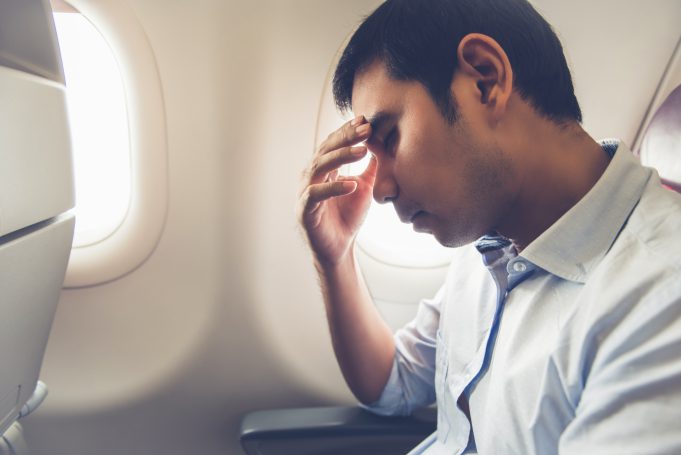 Susah Tidur Di Pesawat Atau Kereta? Atasi dengan Tips Berikut