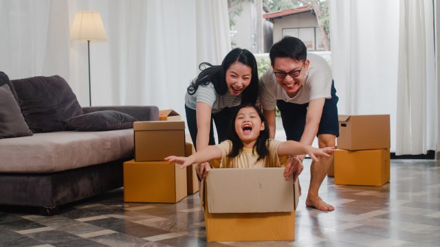 menghabiskan waktu bersama keluarga