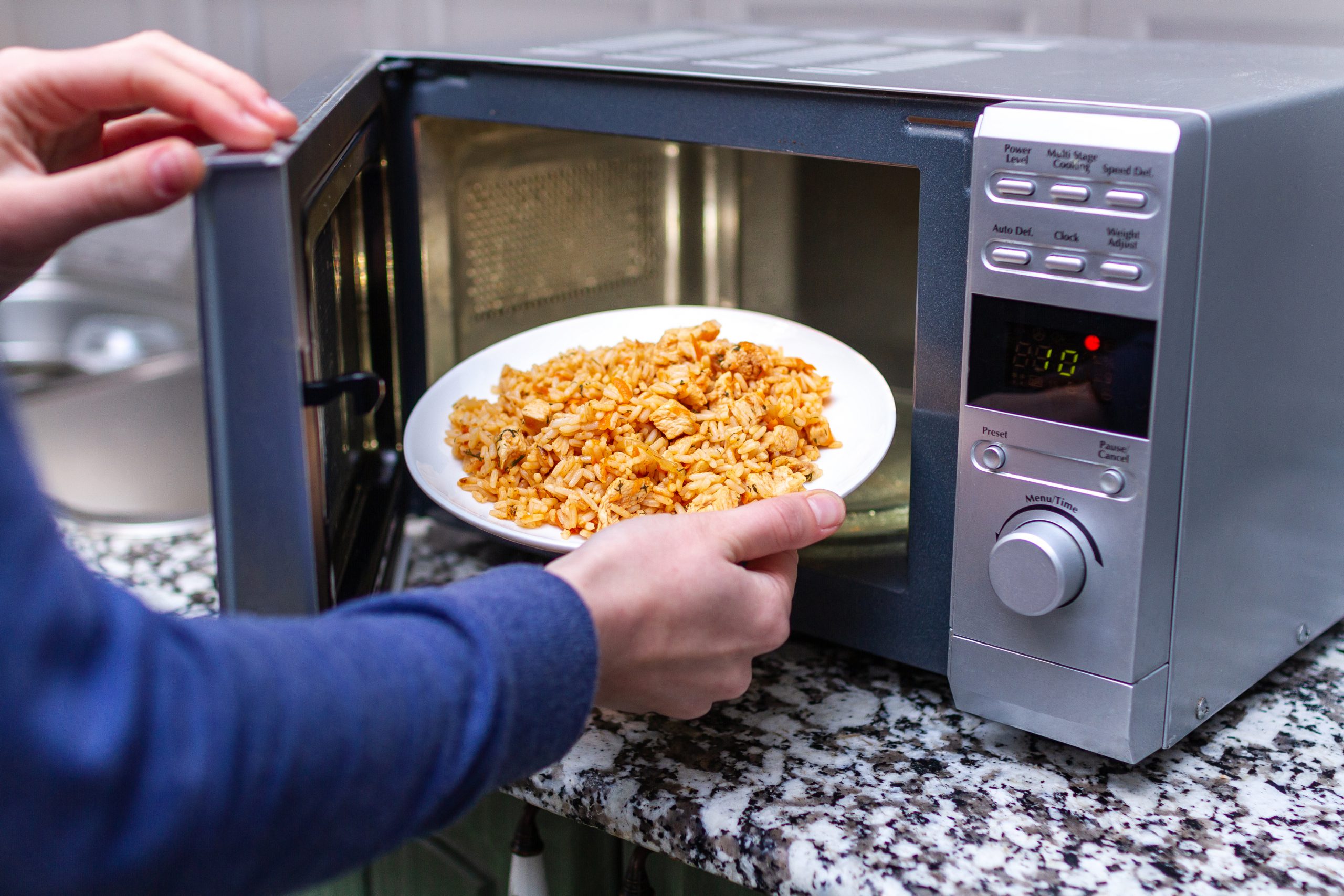 5 Perbedaan Oven dan Microwave yang Perlu Kamu Tahu