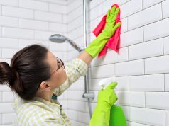 4 Tips Membersihkan Keramik Kamar Mandi Supaya Tidak Licin 4 Tips Membersihkan Keramik Kamar Mandi Supaya Tidak Licin