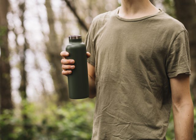 5 Cara Praktis Hilangkan Bau Tidak Sedap Pada Botol Minum