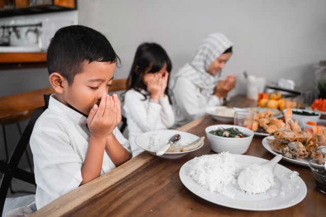5 Rekomendasi Hadiah Untuk Anak Yang Baru Belajar Puasa