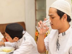 Tips Minum 8 Gelas Air Putih Saat Puasa Tips Minum Air Putih Saat Puasa