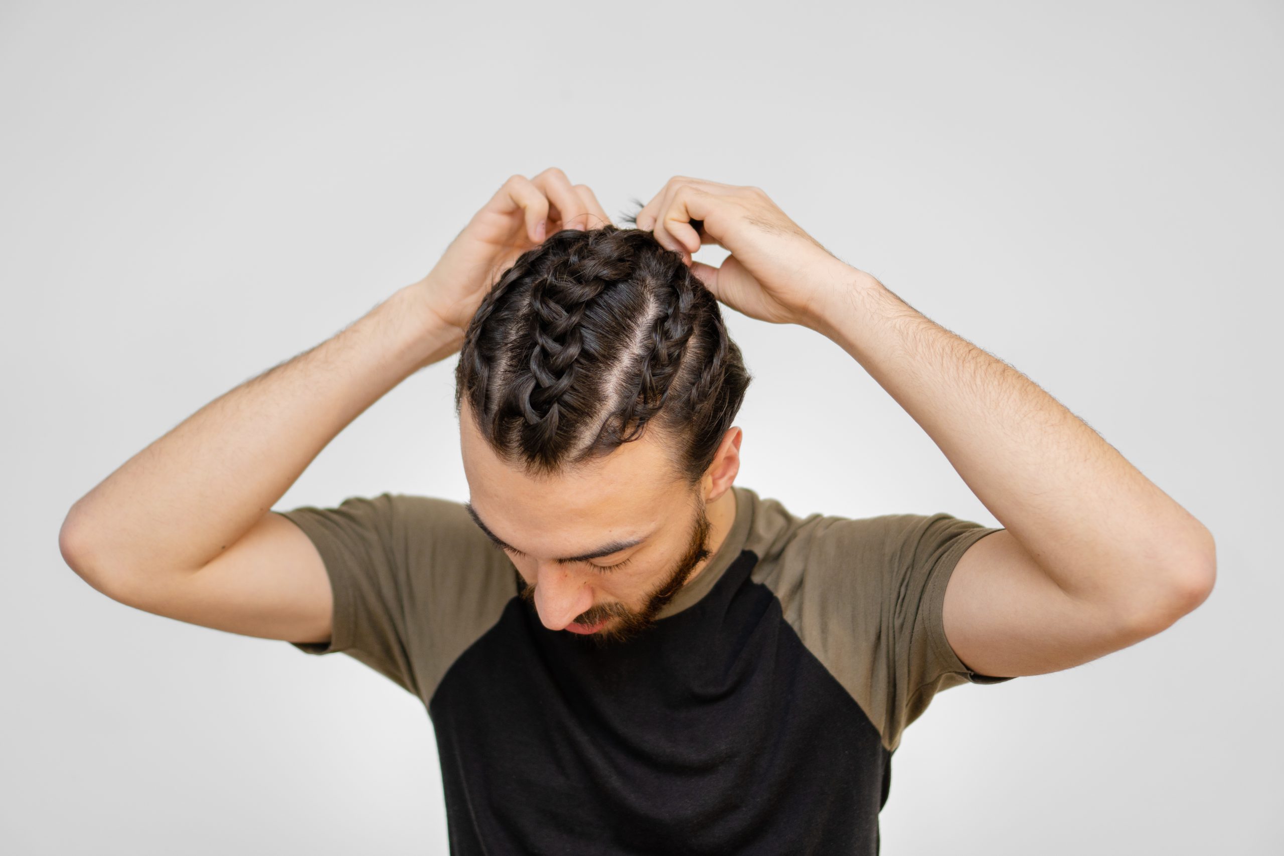 5 Tips Merawat Rambut Panjang Untuk Pria