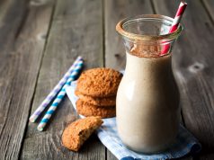 Resep Vanilla Milk Regal Ice yang Enak dan Praktis biskuit regal