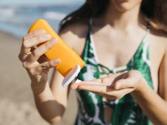 Perbedaan Sunscreen dan Sunblock Yang Perlu Kamu Tahu sunscreen dan sunblock