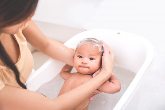 perlengkapan mandi bayi baru lahir