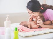 5 Tips Memilih Baby Oil yang Nyaman untuk Bayi baby oil untuk bayi