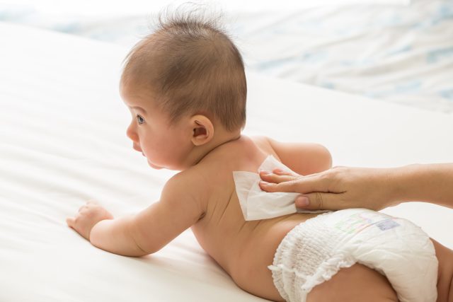 tisu basah bayi